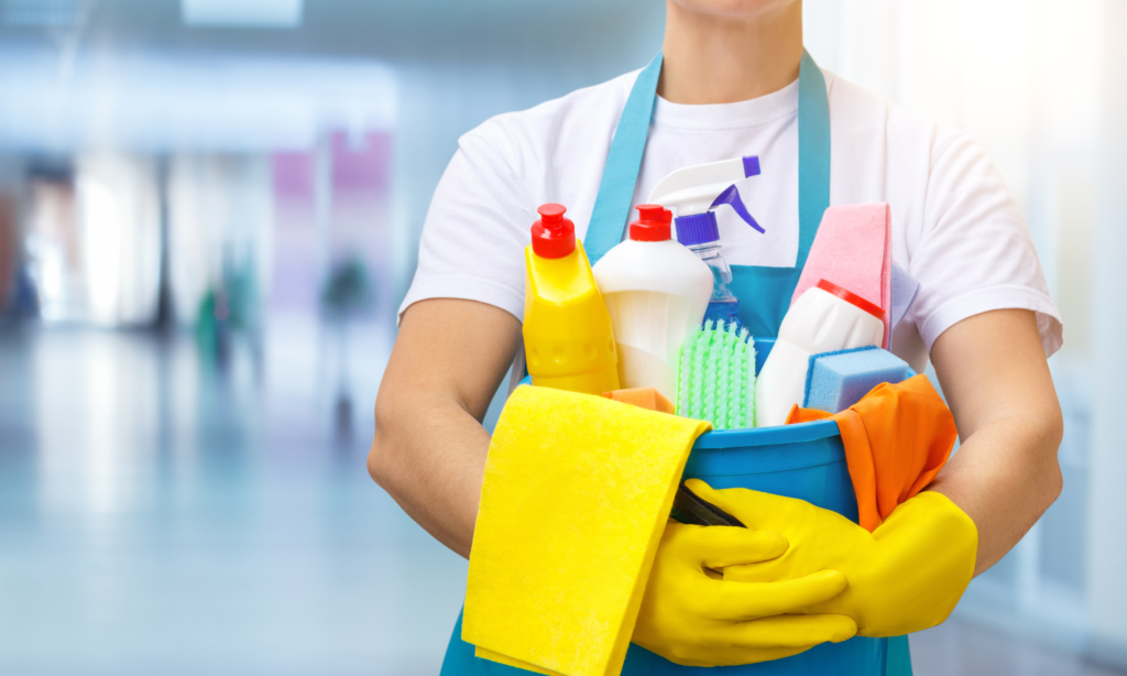 Natural vs. Chemical Cleaners: What’s Best for Your Shower Screen?