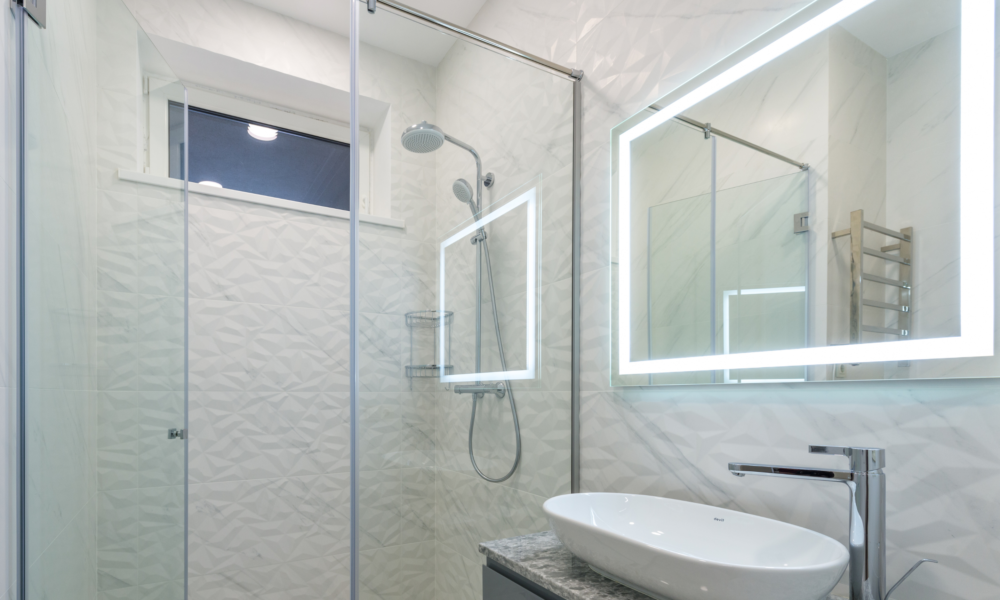 5 Innovative Ways to Keep Your Shower Screen Sparkling Clean Without Chemicals