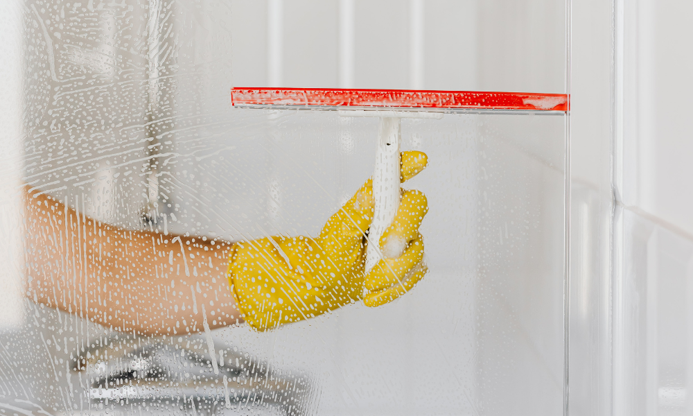 What to Look for in a Non-Toxic Shower Screen Cleaner